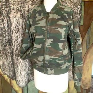 Camouflage bomber Jacket sz L.
